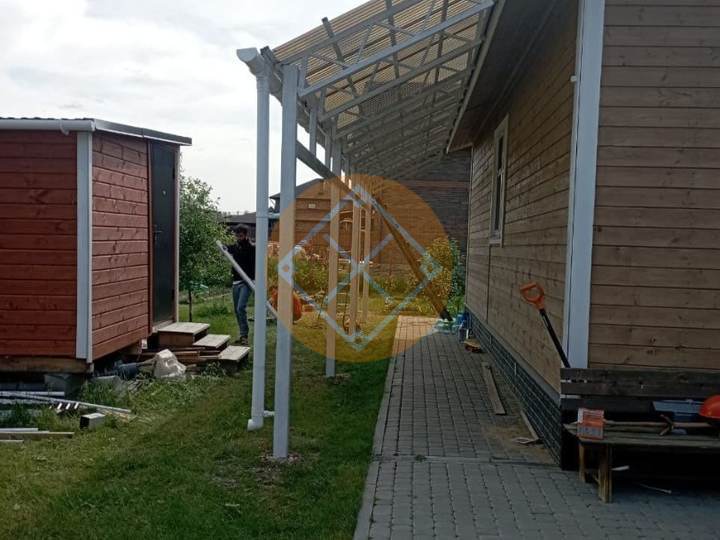 односкатный навес из профилированного поликарбоната