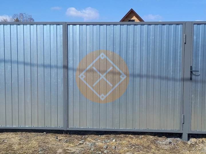 калитка и ворота снаружи из оцинкованного профнастила