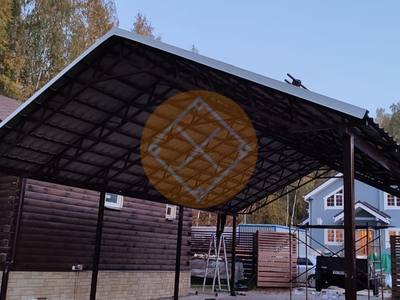 Металлический двускатный навес из профлиста